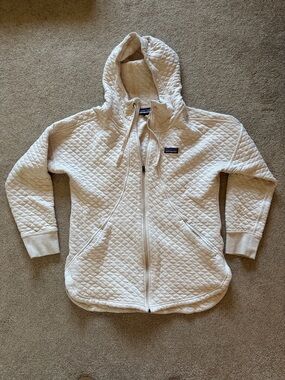 Patagonia Woman’s Quilted Hooded Jacket - Off-White/Cream